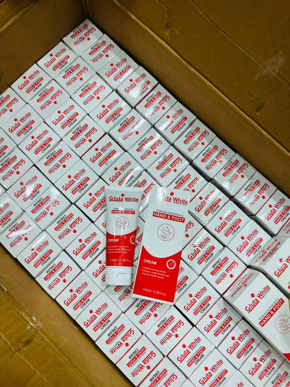 gluta white whitening & brightening hand & foot cream – deep moisturizing, softening & skin repair formula (100ml) gluta white whitening & brightening hand & foot cream – deep moisturizing, softening & skin repair formula (100ml)